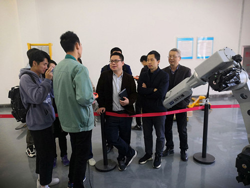 機械學(xué)院舉辦機器人操作培訓(xùn)，助力自動化及機械傳動產(chǎn)品研發(fā)能力提升